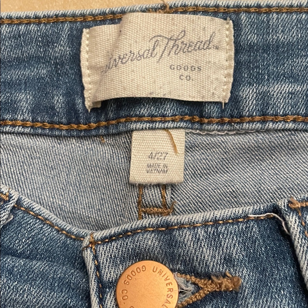 🔥🔥 (3/$20) 
Universal Thread High Rise Midi Stylish Blue Denim Shorts Size 4/27 - Picture 2 of 4